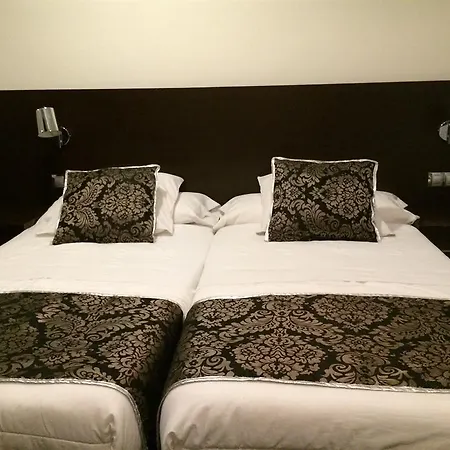 卡宝马约尔旅馆